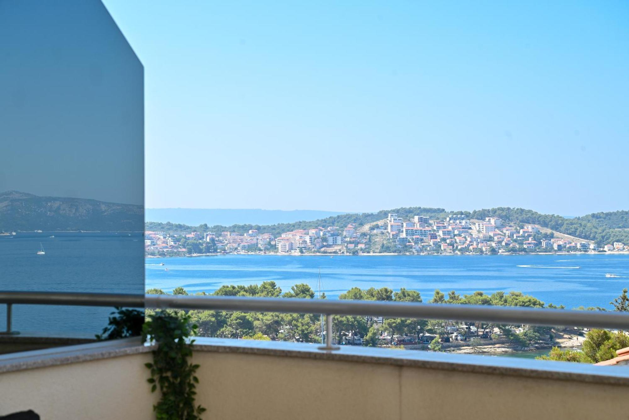 Sunny Place With Sea View Trogir Buitenkant foto