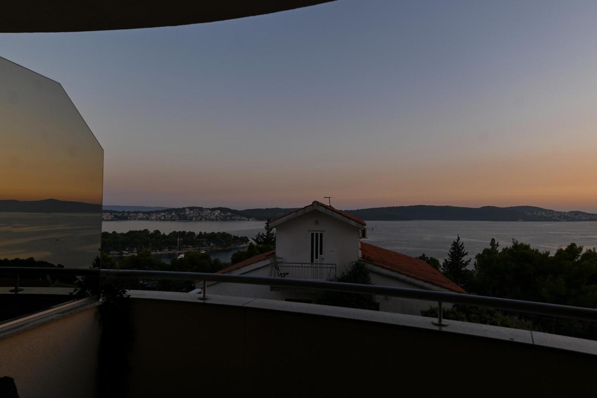 Sunny Place With Sea View Trogir Buitenkant foto