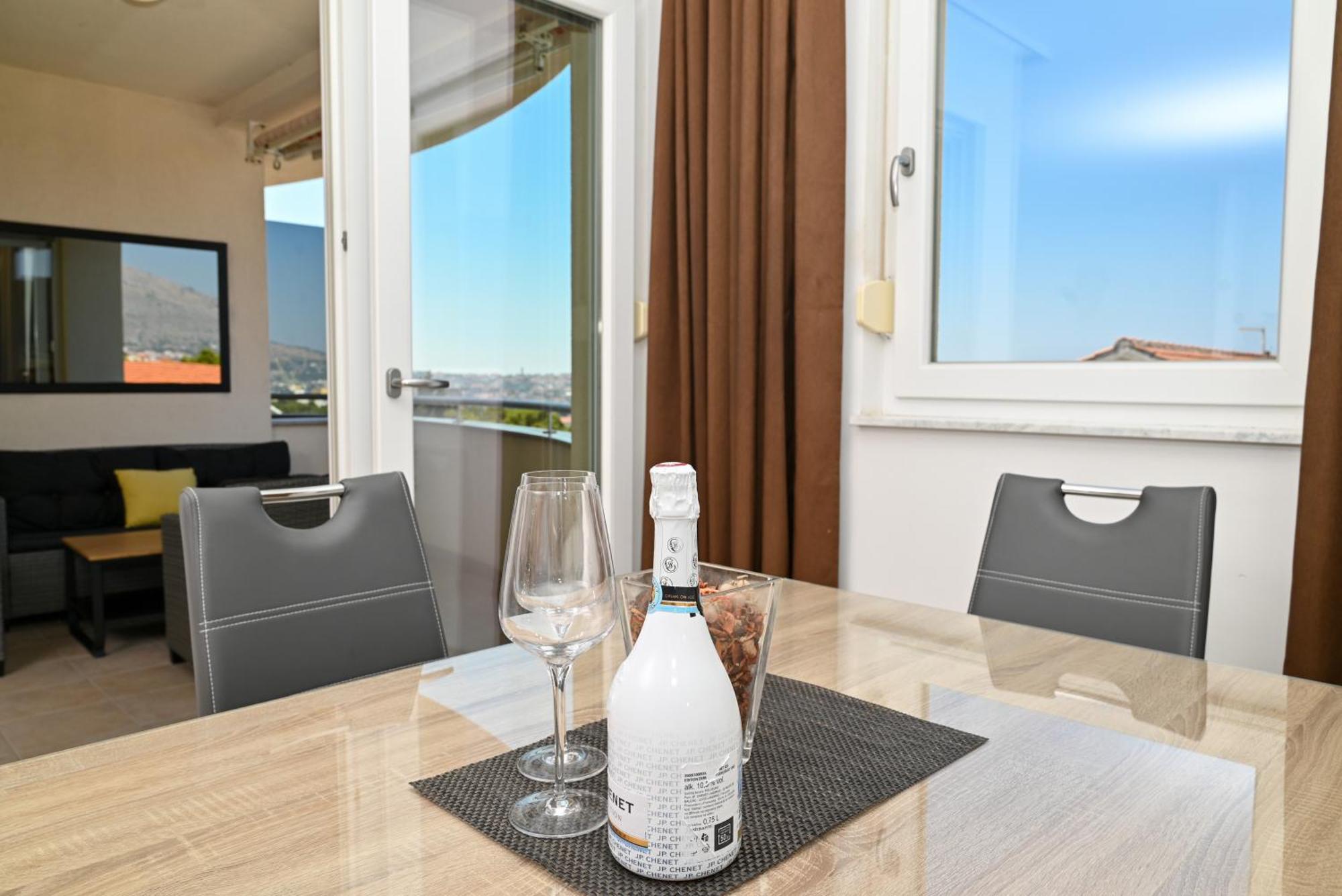 Sunny Place With Sea View Trogir Buitenkant foto